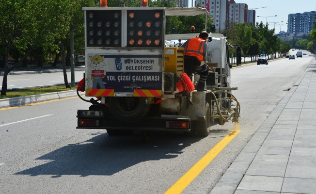 Başkent yollarına bin 500 kilometre yeni yol çizgisi