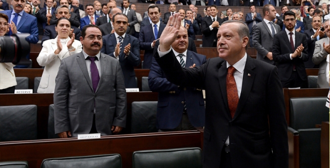 AK Parti teşkilatları yenileniyor...