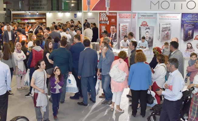 Altınpark'taki kitap fuarına yoğun ilgi