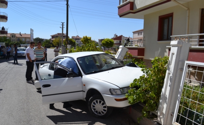 Aksaray'da kamyonetle otomobil çarpıştı: 5 yaralı