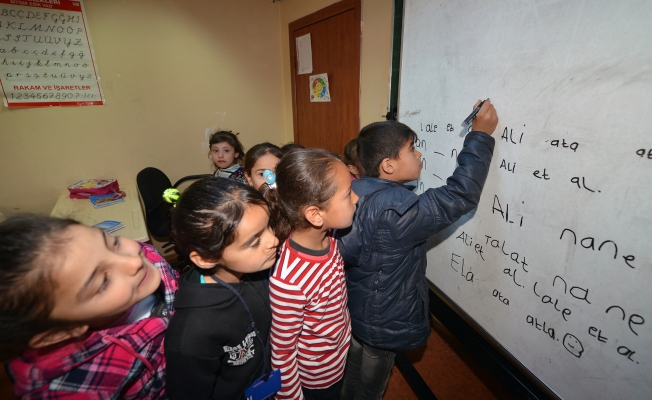 Büyükşehir Mülteci Çocuklara Sahip Çıkıyor