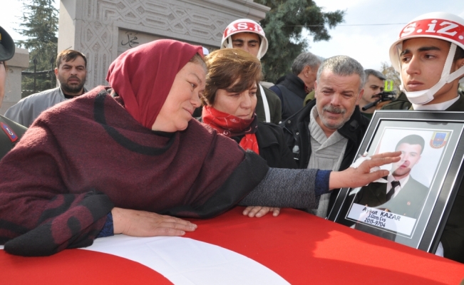 Şehit asker son yolculuğuna uğurlandı