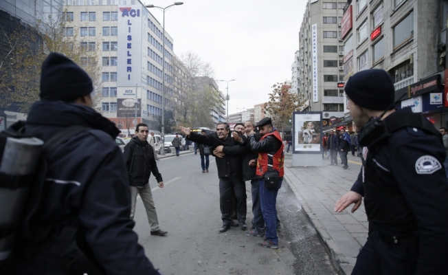 Çankaya Belediyesi önünde arbede