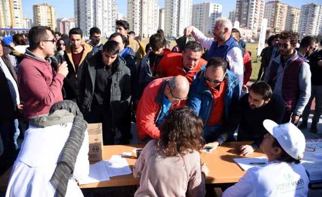 Yamaç paraşütçüleri Ali Dağı'na meyve tohumu attı