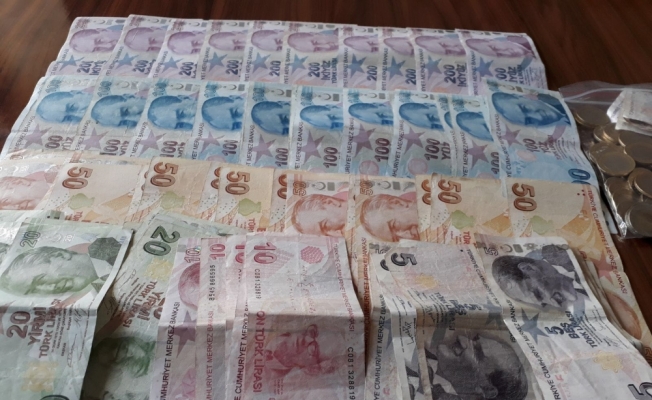 Dilencinin üzerinden 6 bin 210 lira çıktı