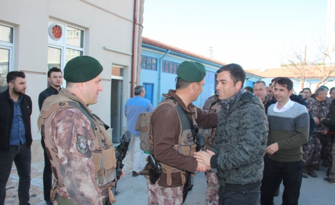 Özel harekat polisleri Afrin'e uğurlandı