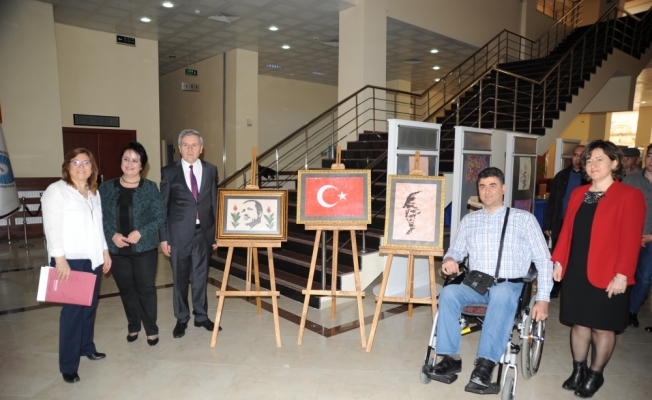 Psikolojik tedavi gören kadınlardan ebru sergisi