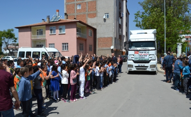 Aksaray'da öğrencilerden Suriye'lilere yardım