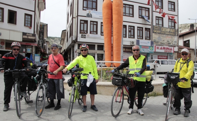 Emekli öğretmenler bisikletleriyle KKTC yolunda