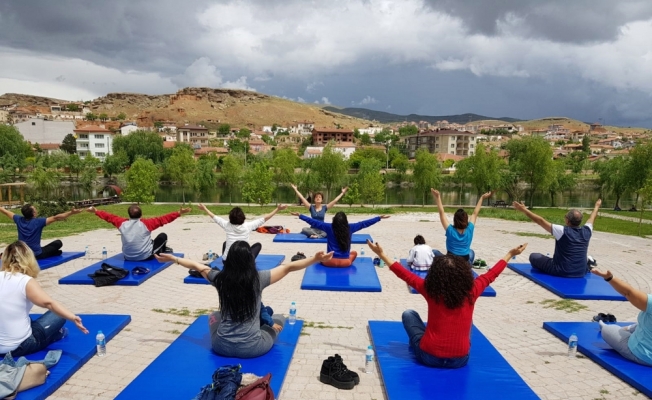 Avanoslu kadınlar yoga etkinliğinde buluştu