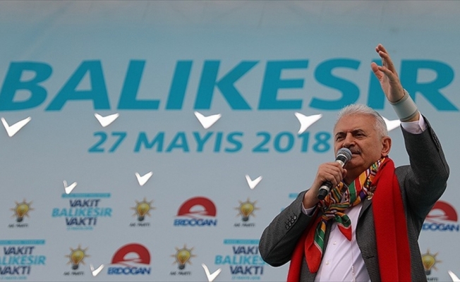 Başbakan Yıldırım: Darbeci zihniyetleri tarihin derinliklerine göndereceğiz