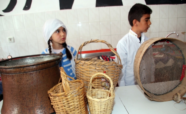 Şarkışla'da eski eşyalar sergisi açıldı