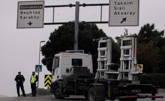 Taksim Meydanı'na çıkan yollar araç trafiğine kapatıldı