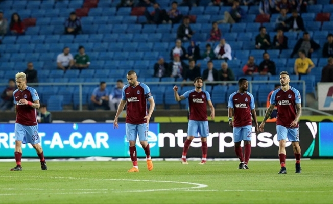 Trabzonspor sahasında yıkıldı