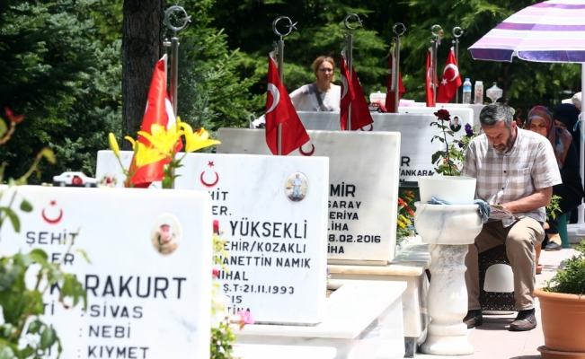 Başkentte şehitlikte hüzünlü “Babalar Günü“