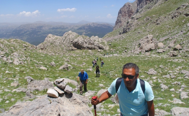 Doğaseverler Dedegöl Dağı'na tırmandı