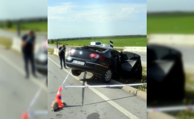 Eskişehir'de otomobil bariyerlere çarptı: 3 ölü, 2 yaralı