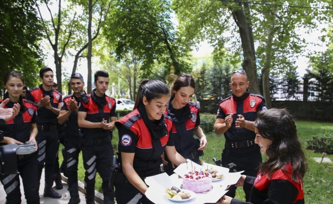 İki hastalıkla mücadele eden Elif doğum gününde polis oldu