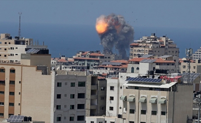 İsrail Gazze'de Hamas'a ait 10 hedefi vurdu