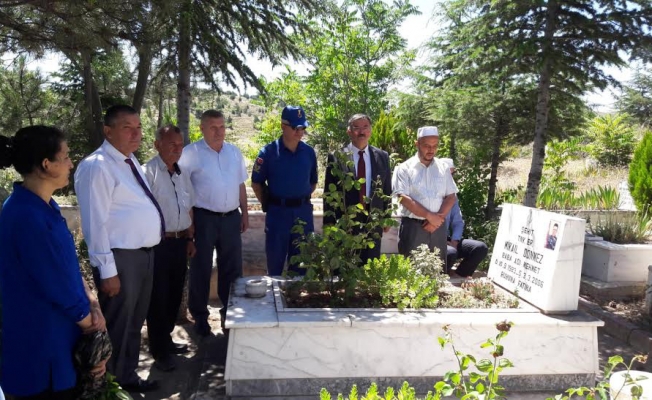 Kaymakam Şahin'den şehitlik ziyareti