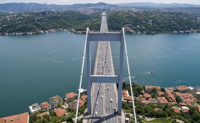 Boğaz trafiği 'arızalı gemi' nedeniyle bir süre kapandı