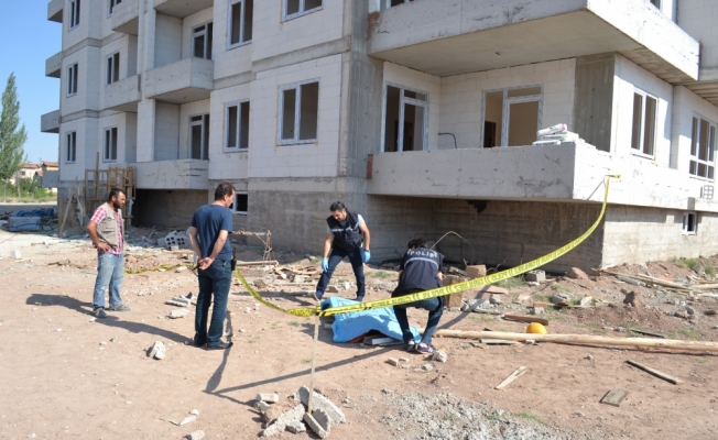 İnşaattan düşen işçi hayatını kaybetti