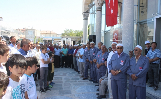 Karapınarlı hacı adayları uğurlandı