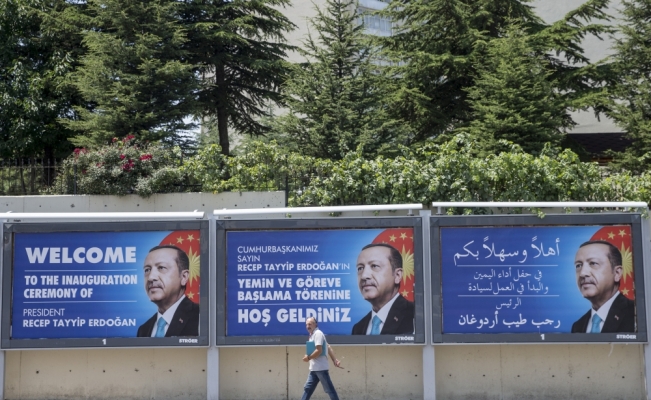 Yabancı konuklar için özel billboard