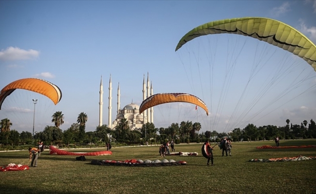 Yamaç paraşütçülerinin yeni gözdesi Adana