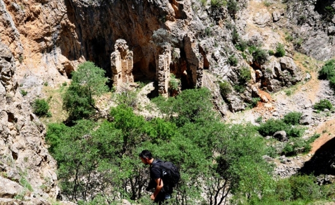 'İvriz Kaya Anıtı'na turist ilgisi