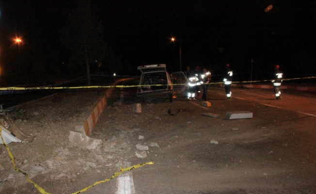 Konya'da refüje çarpan otomobilin sürücüsü öldü