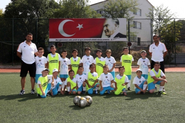 Yenimahalle'de Futbol Yaz Okulu Devam Ediyor