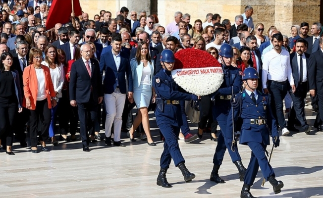 CHP'den Anıtkabir'e '95. yıl' ziyareti