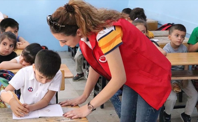 Devlet desteğiyle takılan biyonik kol ile okullu oldu