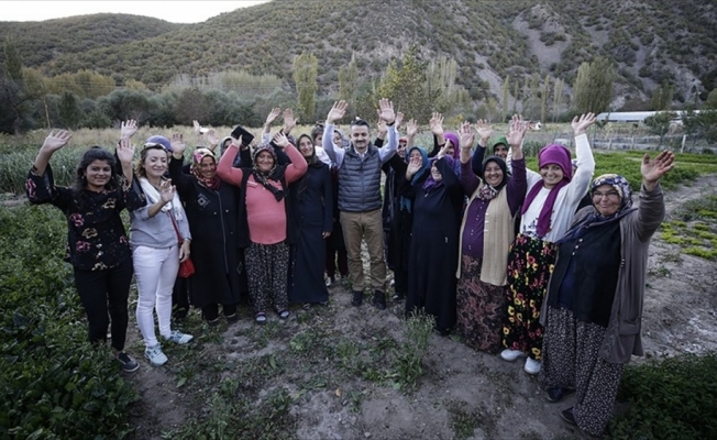 Bakan Pakdemirli, devletten destek alan çiftçilerle buluştu