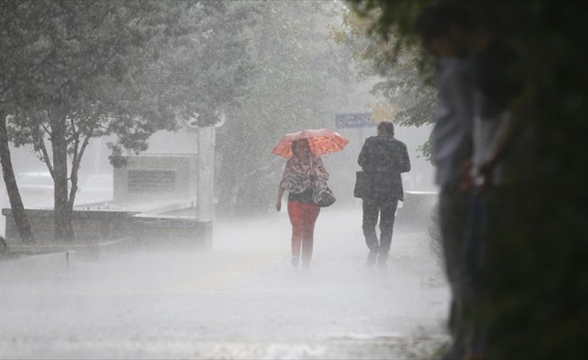 Meteorolojiden 11 il için sağanak ve fırtına uyarısı