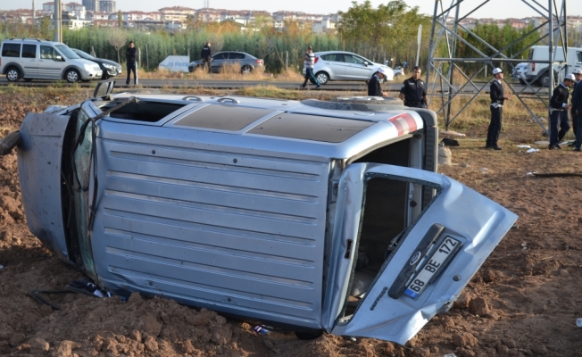 Polis aracı otomobille çarpıştı: 5 yaralı