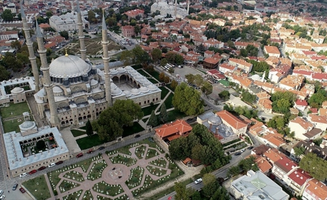 Selimiye'nin gölgesinde 'Millet Kıraathanesi'