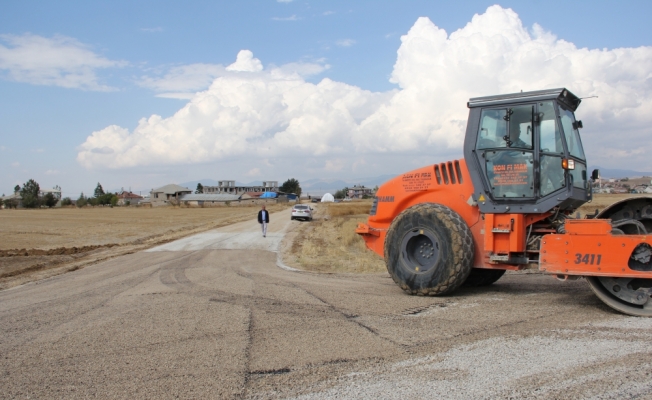 Yalıhüyük'te yol yapım çalışmaları