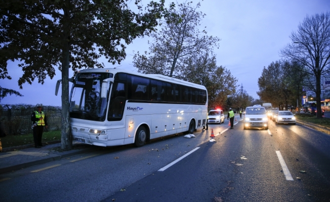 Başkentte servis otobüsü yayaya çarptı