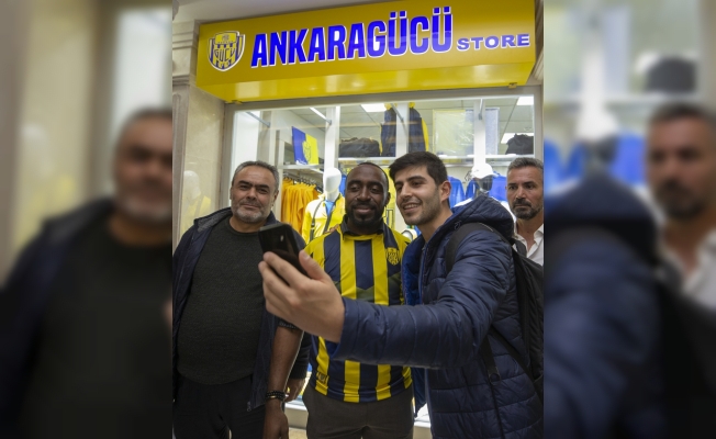 Darius Vassell, MKE Ankaragücü taraftarıyla buluştu