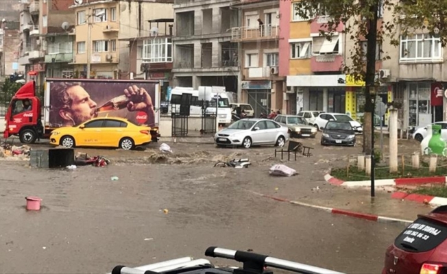 İzmir'de sağanak etkili oldu