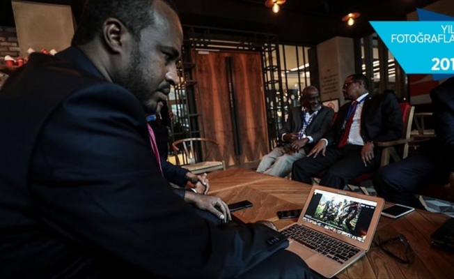 Somalili Bakan AA'nın 'Yılın Fotoğrafları' oylamasına katıldı