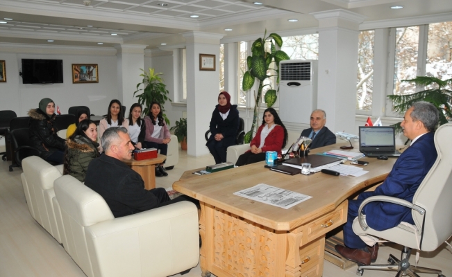 Başkan Akkaya, Avrupa’ya staja gidecek öğrencileri kabul etti