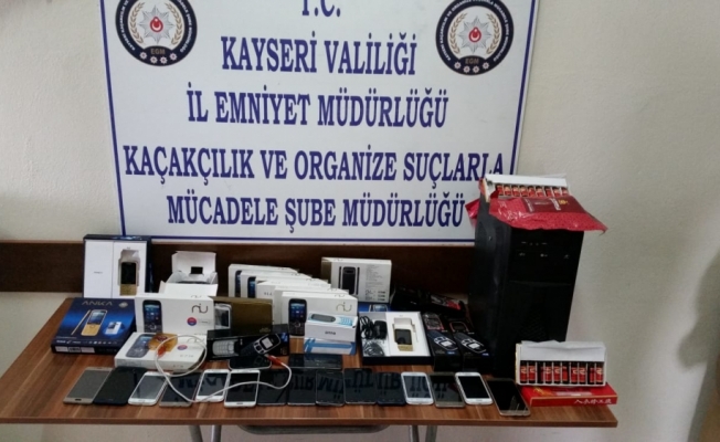 Kayseri'de kaçak cep telefonu operasyonu