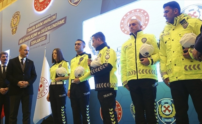 Trafik polislerinin kıyafetleri yeniden tasarlandı