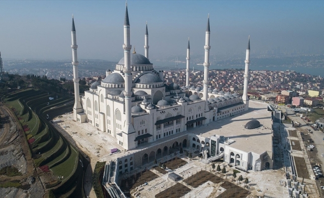 Çamlıca Camisi'nde ilk ezan Regaip Kandili'nde okunacak