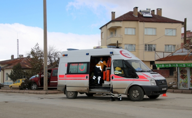 Şarkışla'da trafik kazası: 2 yaralı