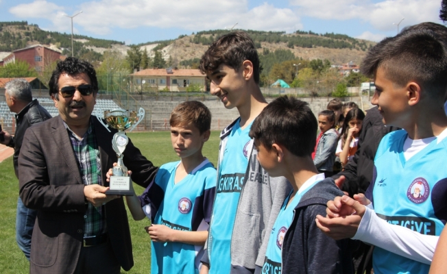 Beypazarı'nda okullar arası voleybol ve futbol turnuvası