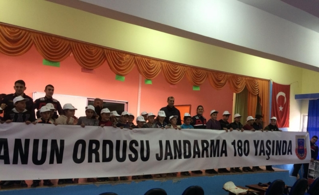 Jandarmadan öğrencilere 23 Nisan hediyesi